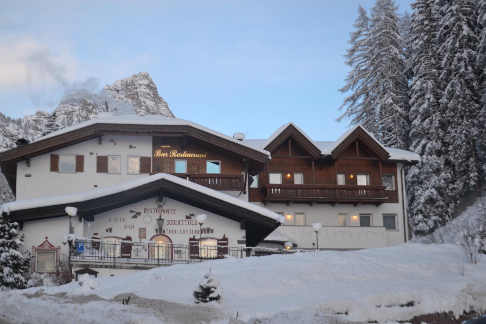 Hotel Scoiattolo Сельва-ді-Валь-Гардена Екстер'єр фото
