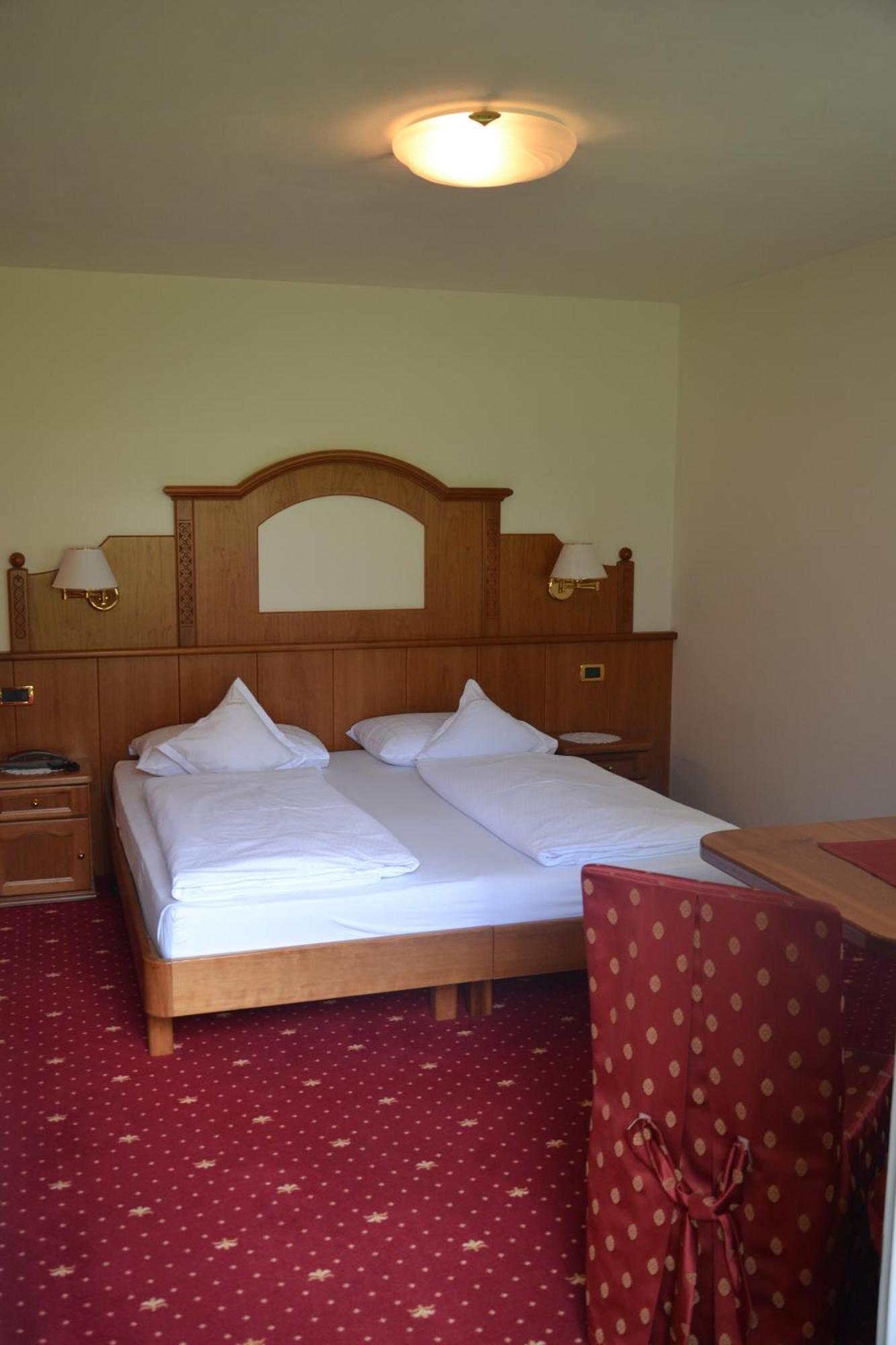Hotel Scoiattolo Сельва-ді-Валь-Гардена Екстер'єр фото