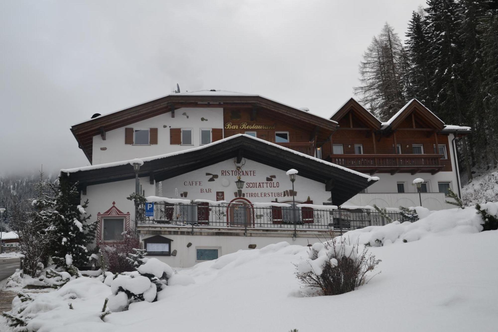 Hotel Scoiattolo Сельва-ді-Валь-Гардена Екстер'єр фото