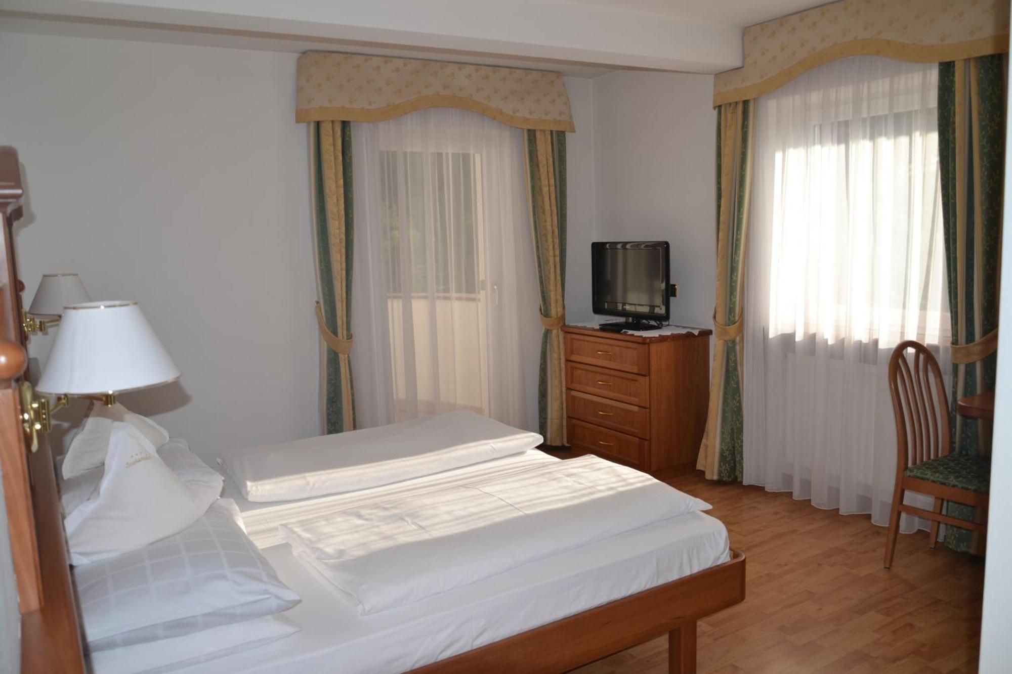 Hotel Scoiattolo Сельва-ді-Валь-Гардена Екстер'єр фото