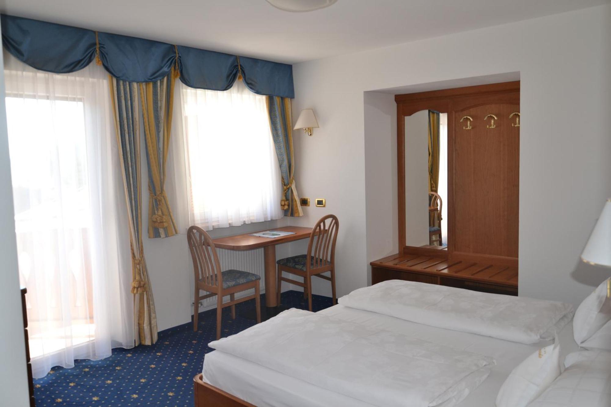 Hotel Scoiattolo Сельва-ді-Валь-Гардена Екстер'єр фото