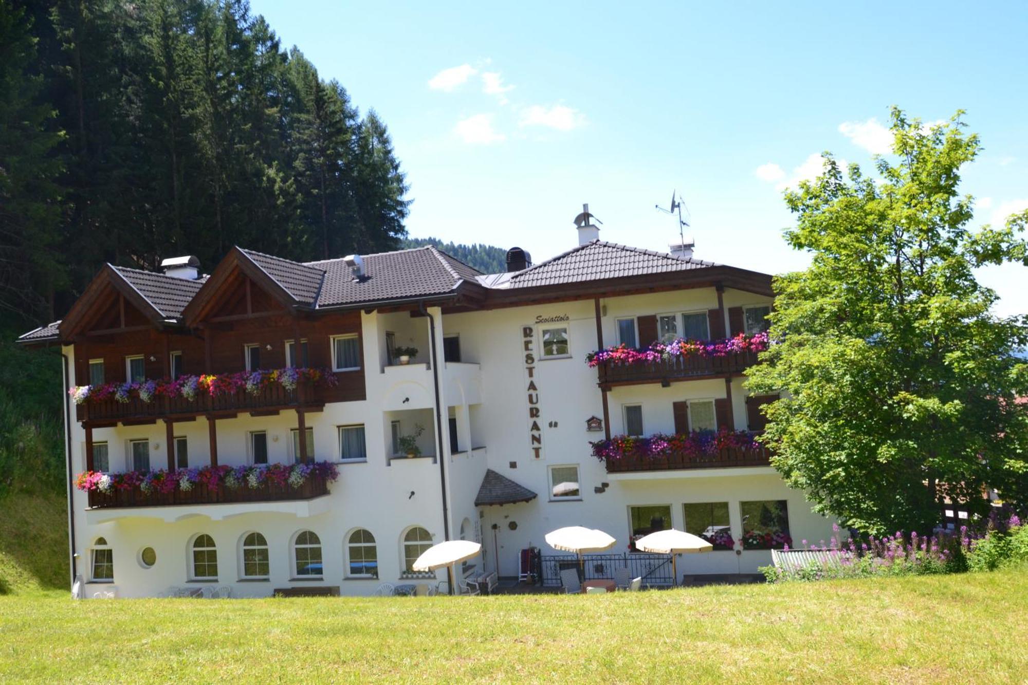 Hotel Scoiattolo Сельва-ді-Валь-Гардена Екстер'єр фото