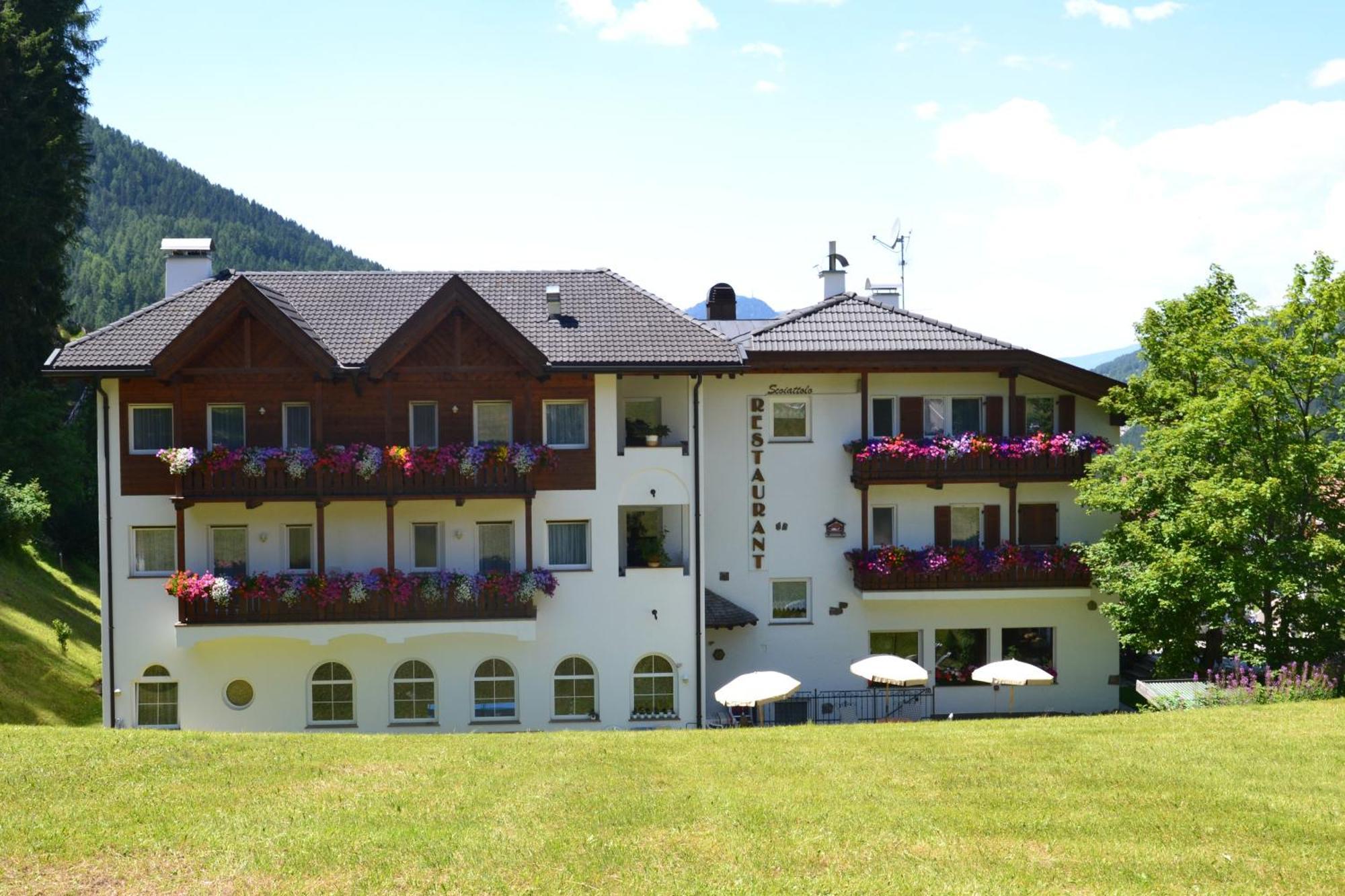 Hotel Scoiattolo Сельва-ді-Валь-Гардена Екстер'єр фото