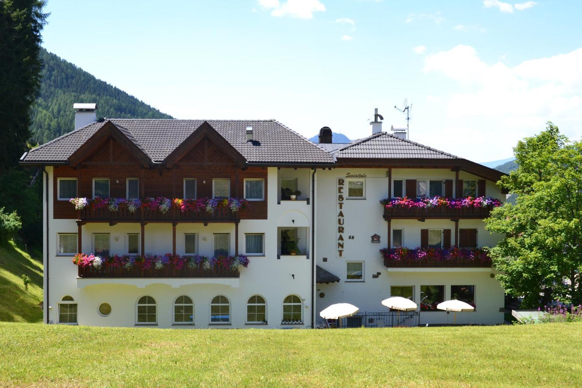 Hotel Scoiattolo Сельва-ді-Валь-Гардена Екстер'єр фото