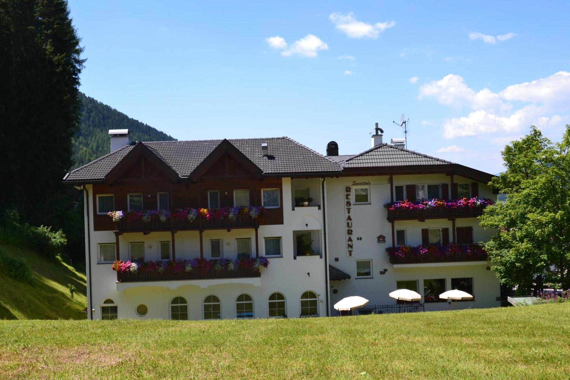 Hotel Scoiattolo Сельва-ді-Валь-Гардена Екстер'єр фото