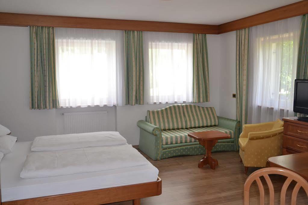 Hotel Scoiattolo Сельва-ді-Валь-Гардена Екстер'єр фото